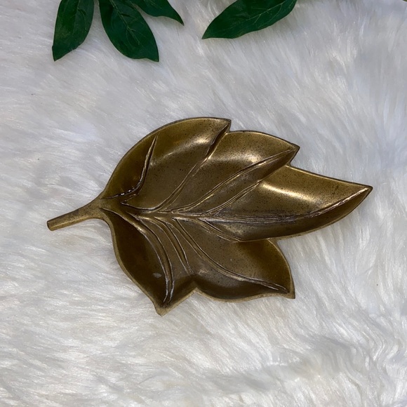 Vintage Brass Leaf Shaped Trinket Tray Catch All Dish - Picture 4 of 17